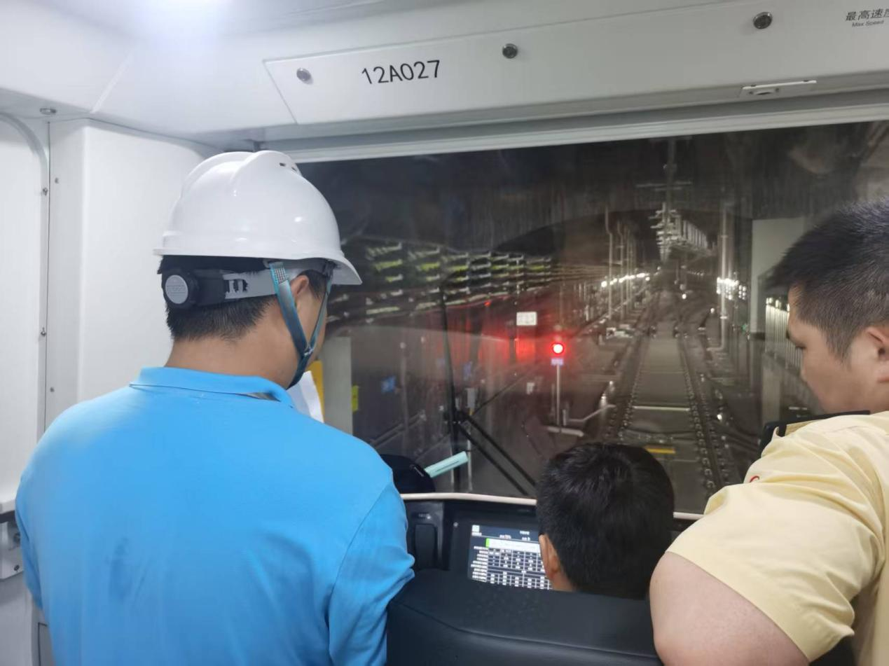 廣州地鐵十二號線全線隧道貫通  今年內率先開通車站、軌行區全部移交運營調試  