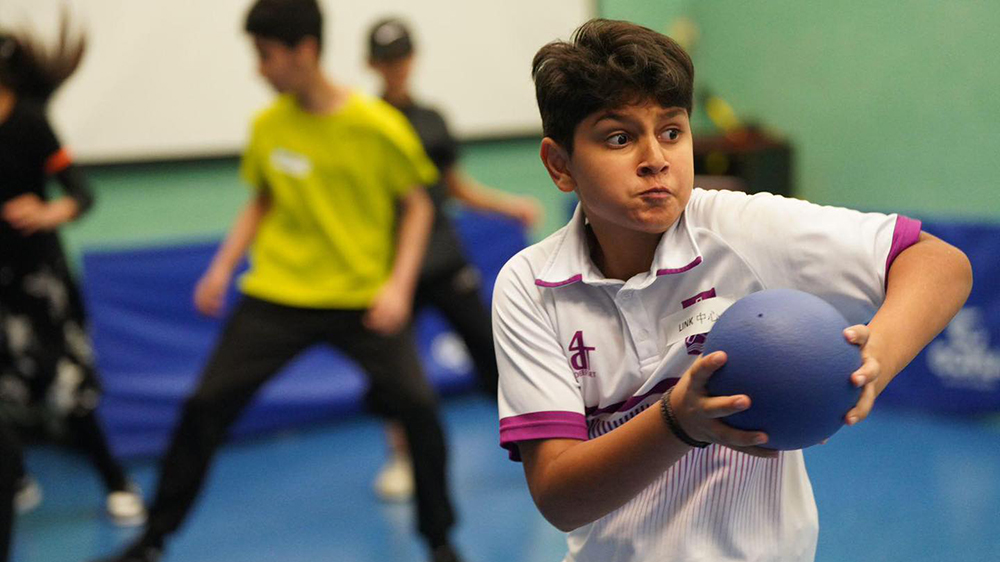 警方啟迪伴你成長計劃 非華裔青年反恐閃避球體驗