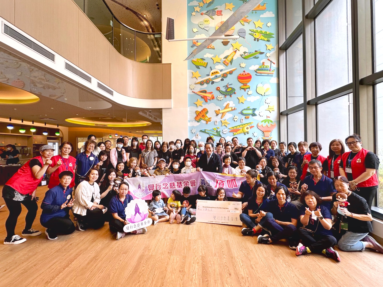 覺行念慈基金會與麥當勞叔叔之家母親節傳愛
