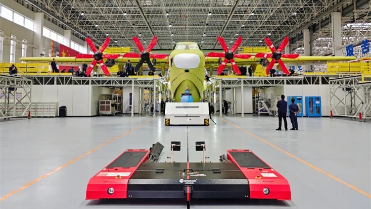 AG600批產首架機在珠海總裝下線