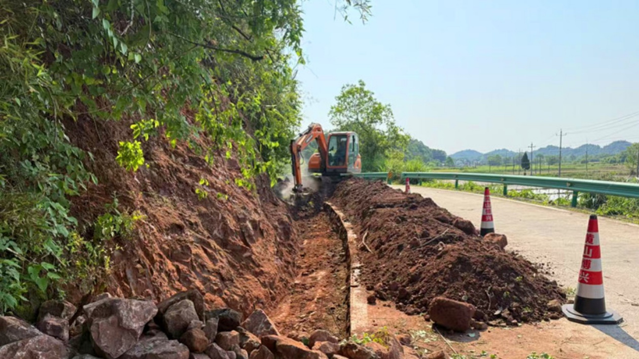 皖休寧公路：未雨綢繆強養護  清疏溝涵保安全