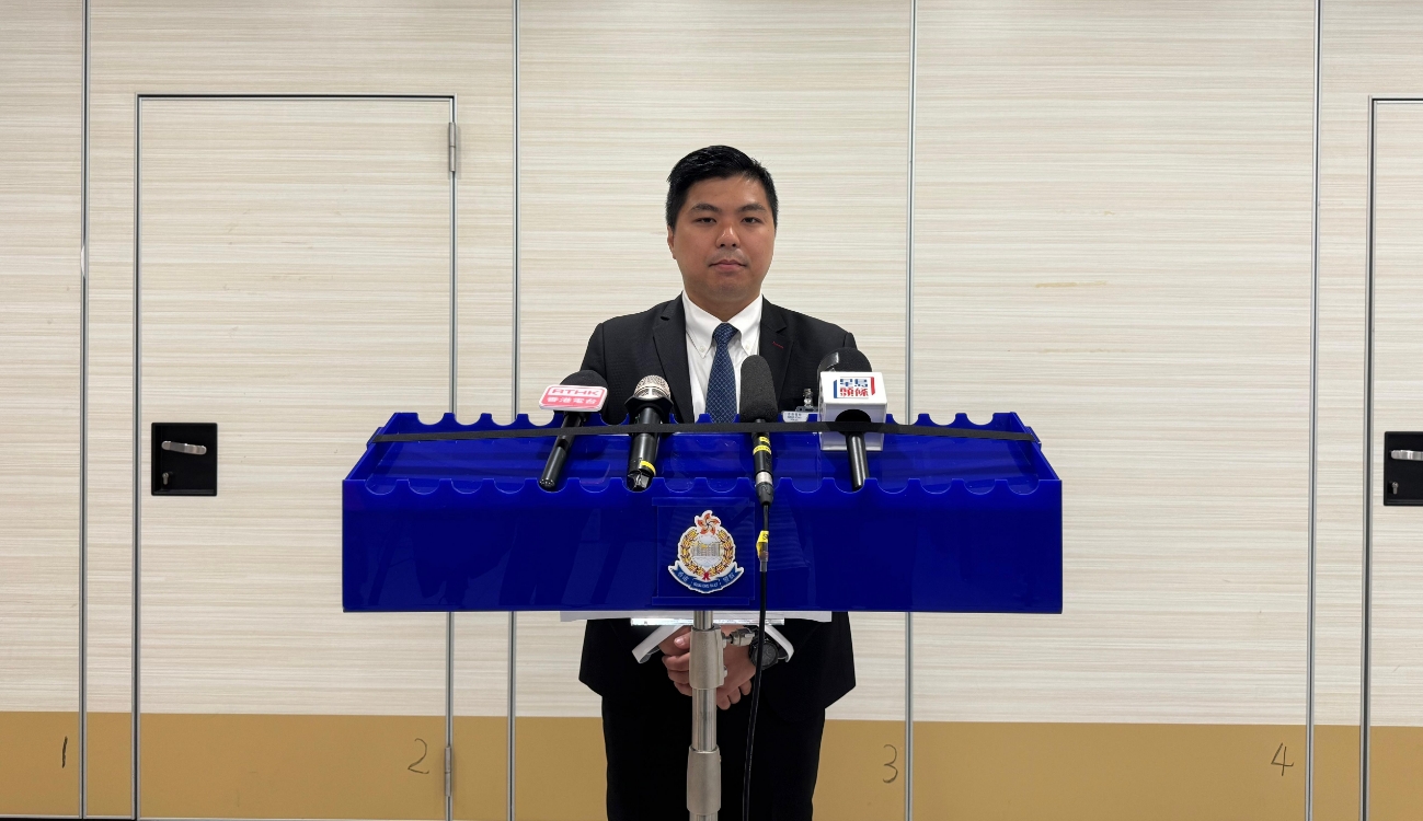 元朗小巴撞私家車逃逸 警方拘捕4名男子