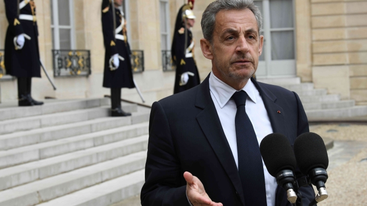 法國前總統薩科齊獲准假釋並摘下電子鐐銬