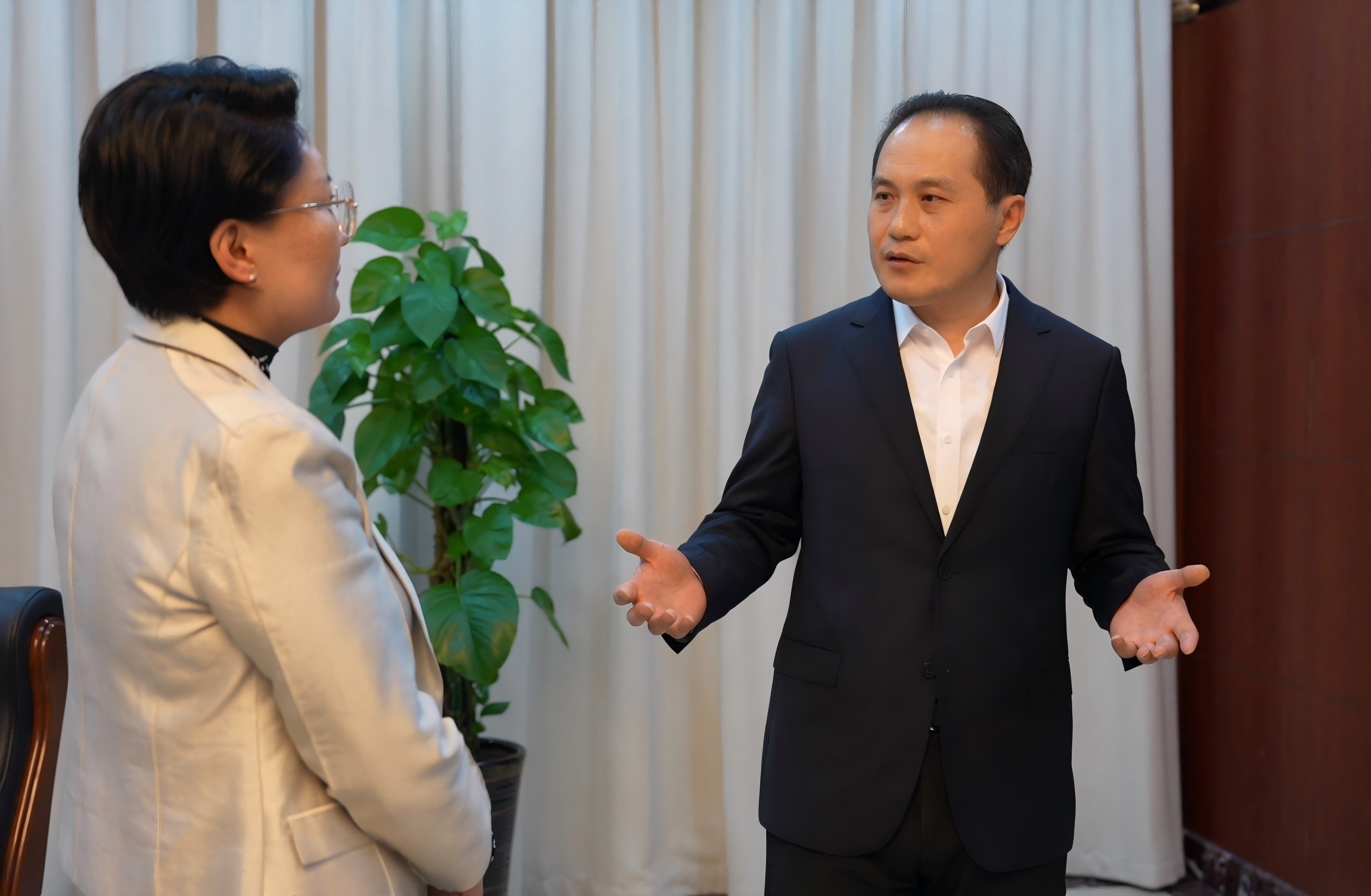 吉林省副省長、通化市委書記孫簡接受香港商報全媒體記者專訪