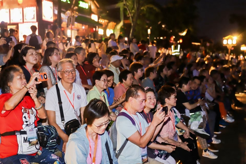 香港百名旅行商考察團抵達長沙