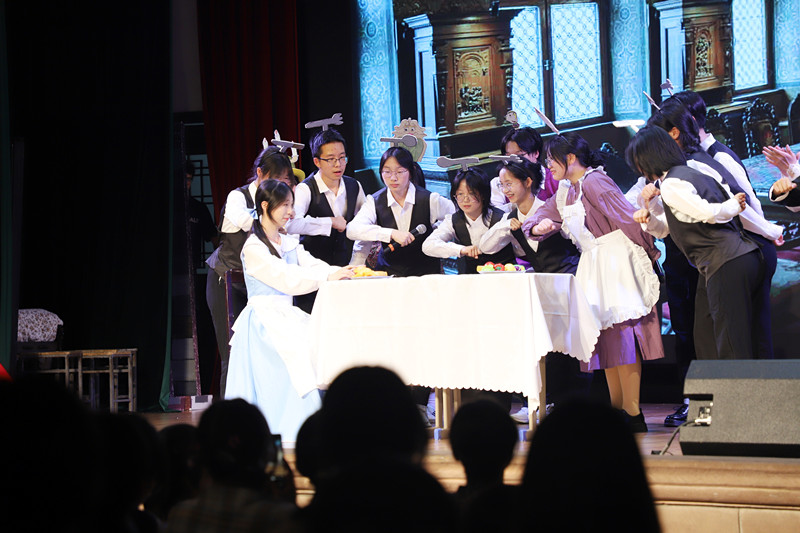 大戲樓里奏響青春旋律  皖休寧致力英語教學與教育發展