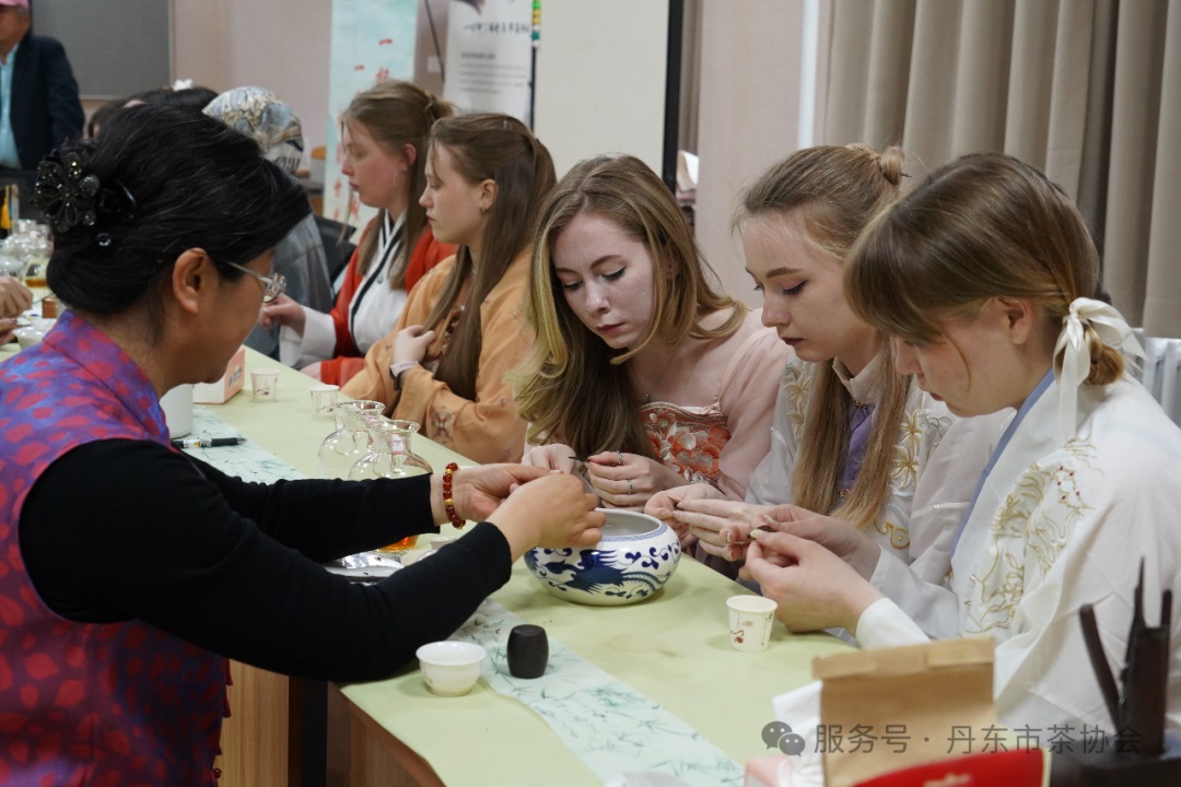 丹東茶香引跨文化熱潮：以茶為媒，對話世界舞台