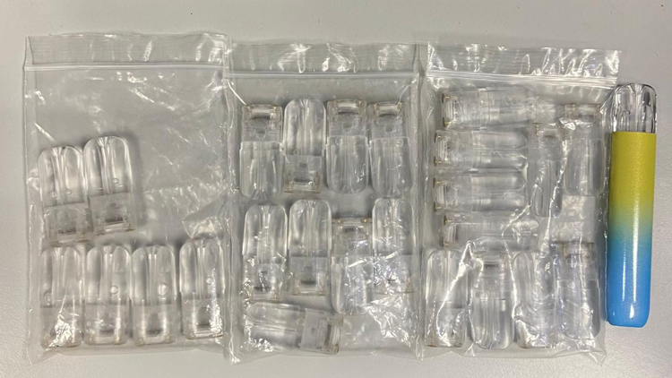 警方長沙灣拘14歲男童 涉管有太空油毒品