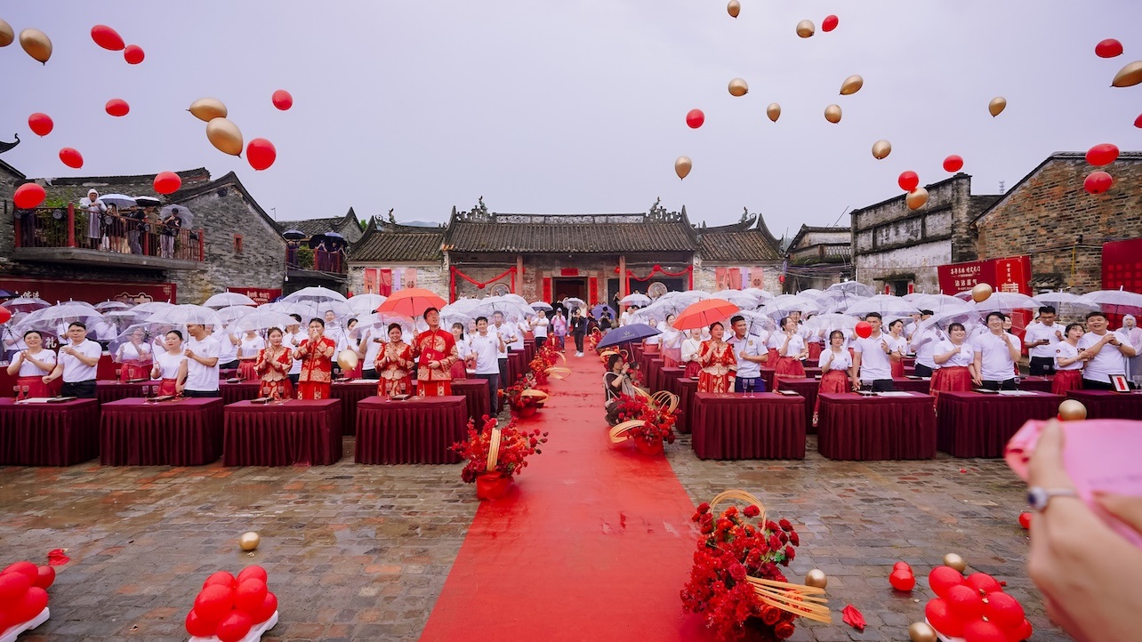 逾千對佳偶共植林 廣東舉行青年集體婚禮暨「有喜事 來種樹」活動