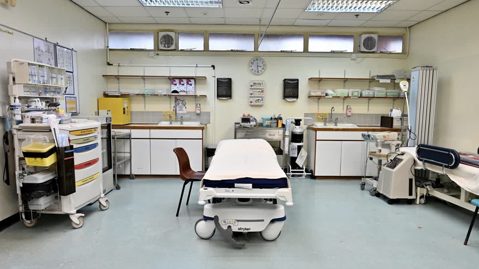 政府實施診所及小型執業診所規管制度 5·23刊憲 10·13接受牌照申請