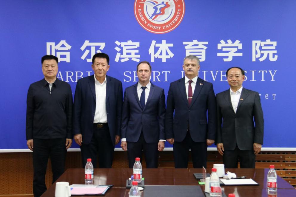 白俄羅斯體育旅遊部長與俄體育部副部長一行共訪哈體院