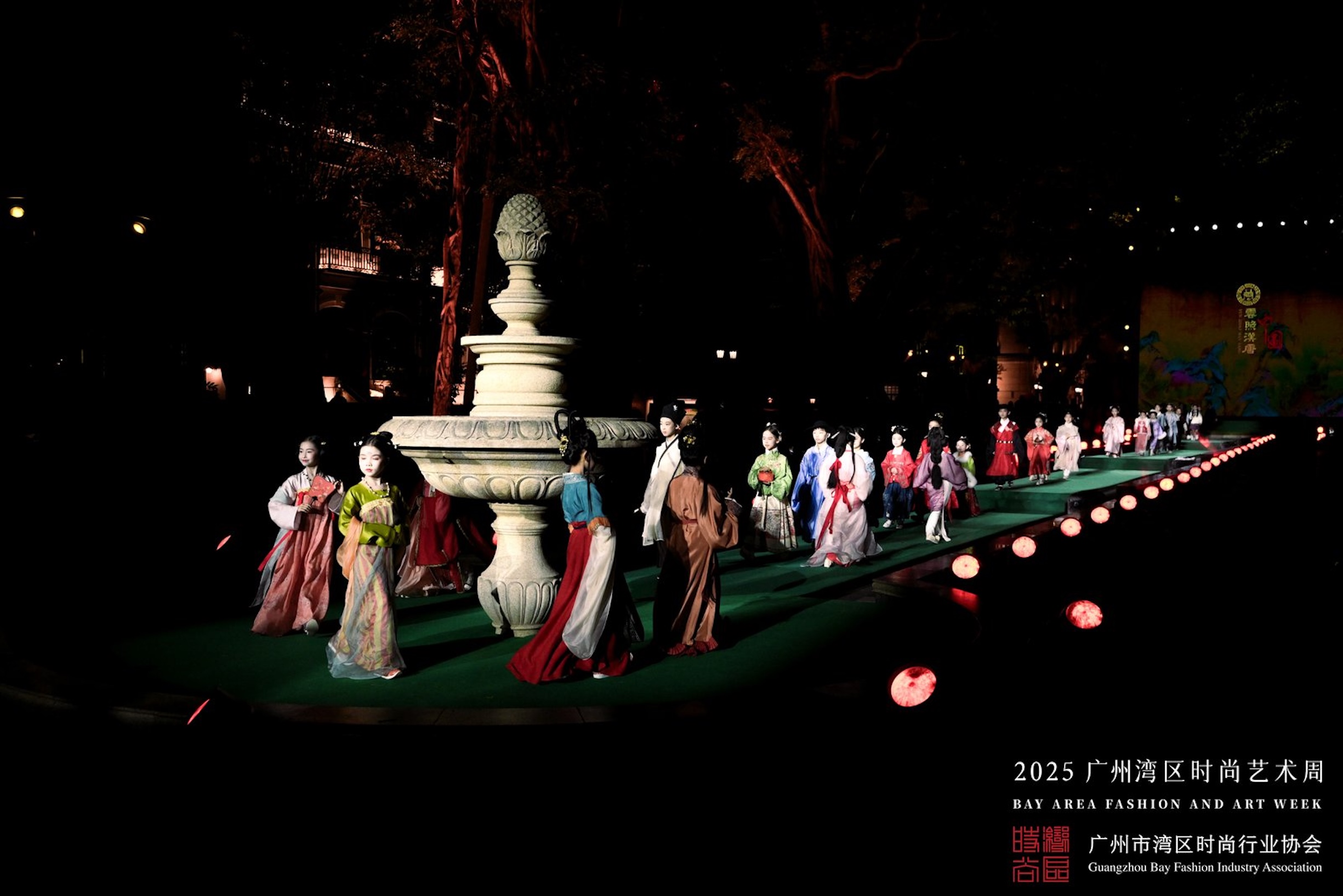 沙面「變身」走秀T台 2025廣州灣區時尚藝術周圓滿閉幕