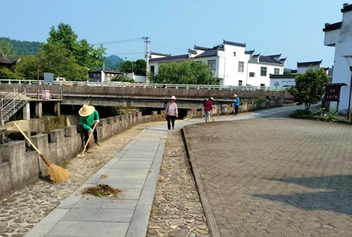 村民變身清掃「主力軍」  皖黟縣宏潭環境整治「紅利」看得見