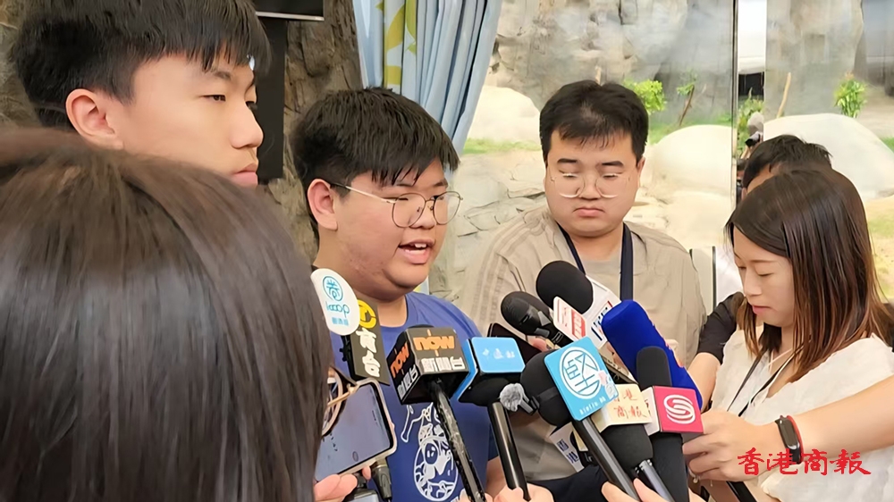 大熊貓龍鳳胎寶寶新名揭曉 中學生：改下改下會習慣