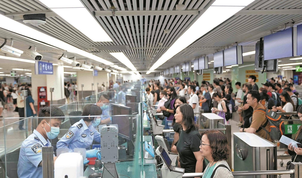 端午假期全國口岸預計日均215萬人次出入境 