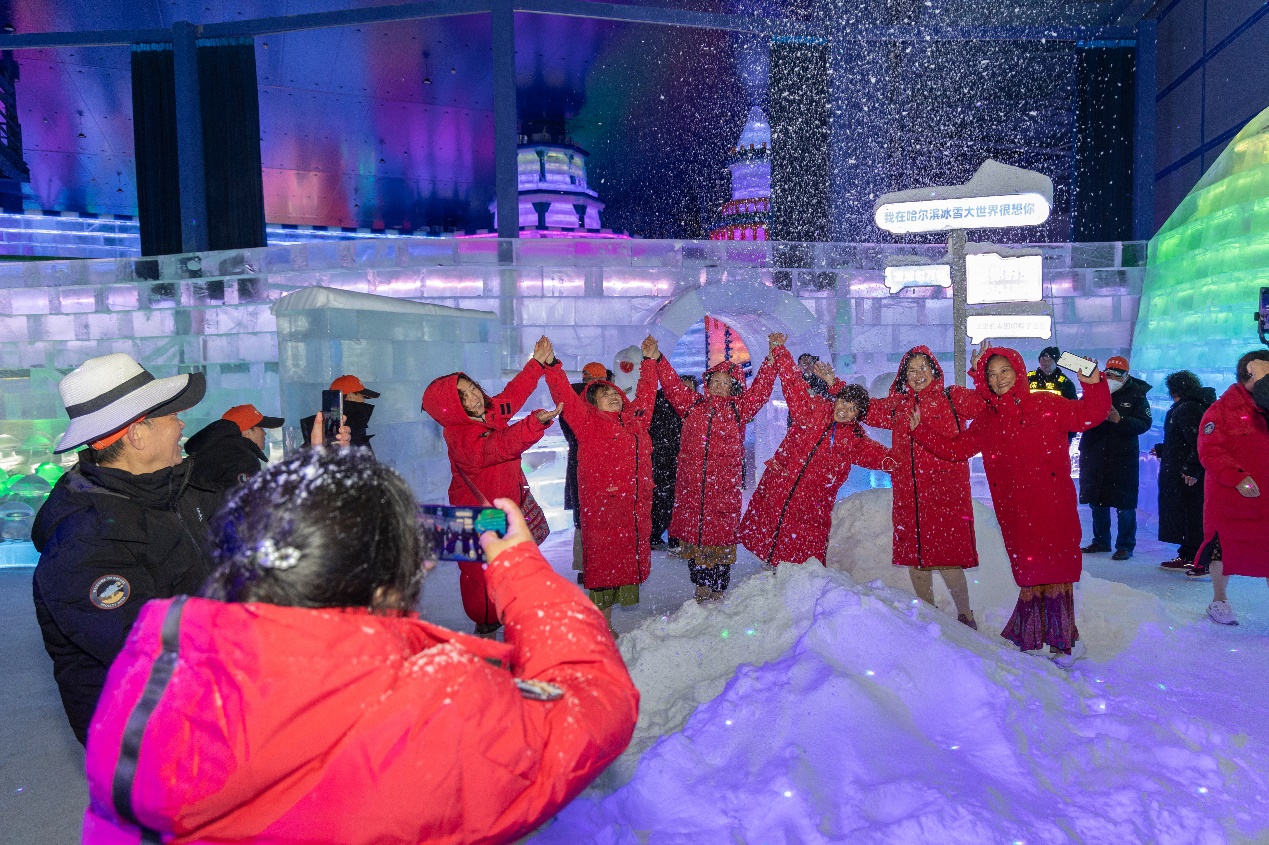 南方遊客「扎堆」！哈爾濱冰雪大世界夢幻冰雪館激活四季冰雪遊熱度