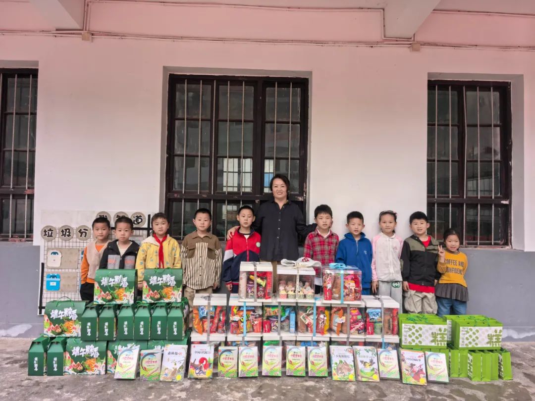 皖歙縣璜田：情系留守 愛暖童心