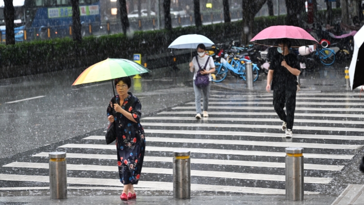 粵多鎮街遭遇暴雨和大暴雨