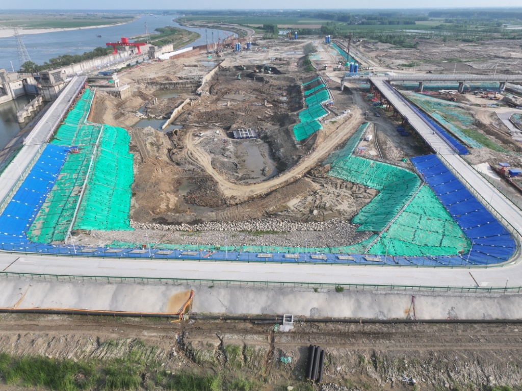 漢江首座2000噸級二線船閘進入主體結構施工階段