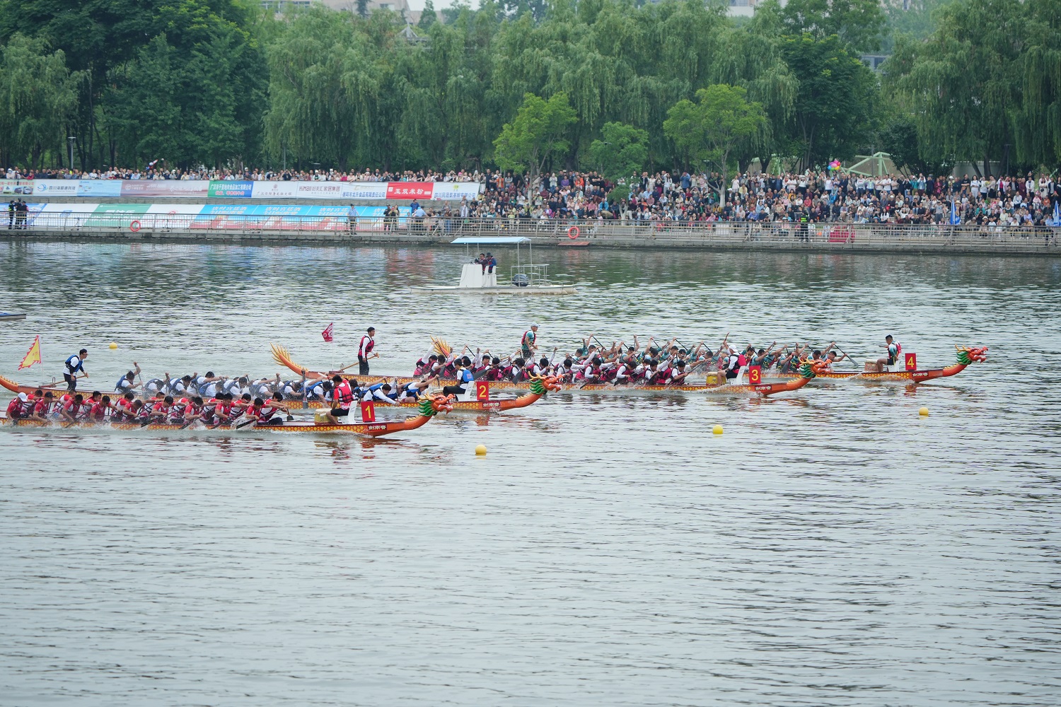「劍南春杯」2025全國龍舟大聯動暨「劃遍四川」四川德陽端午龍舟公開賽啟幕