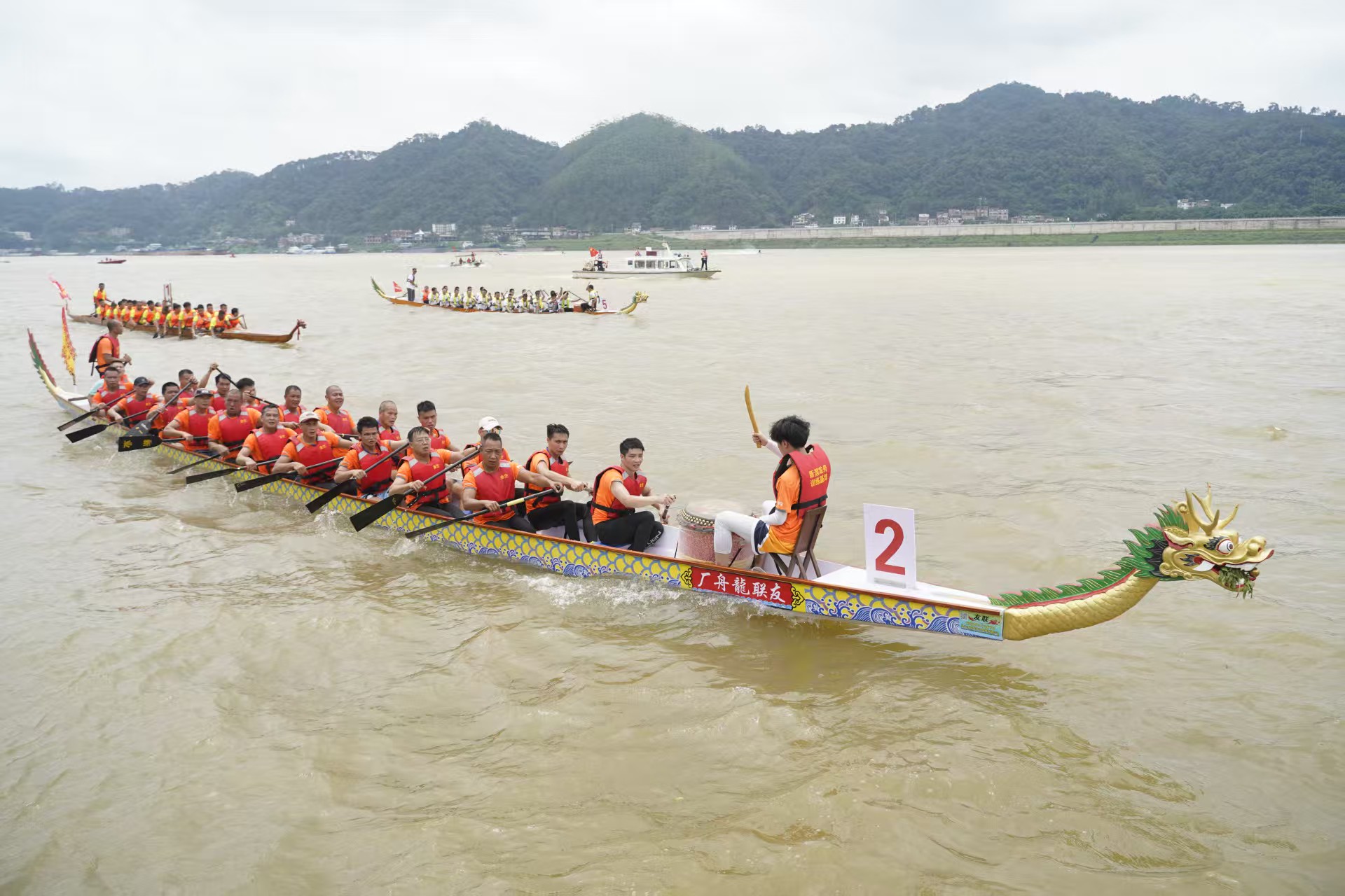 梧州·粵港澳大灣區龍舟賽開賽 18支隊伍競渡