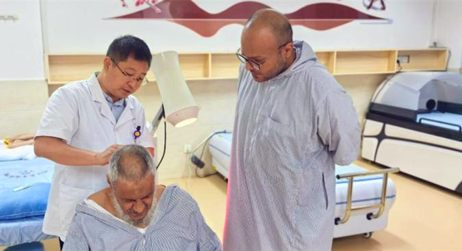 皖休寧縣：中醫銀針「圈粉」海外患者