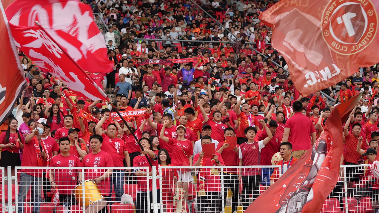 37589人沸騰新主場！遼寧鐵人1-0力克石家莊功夫，鐵西體育場首秀即創上座紀錄