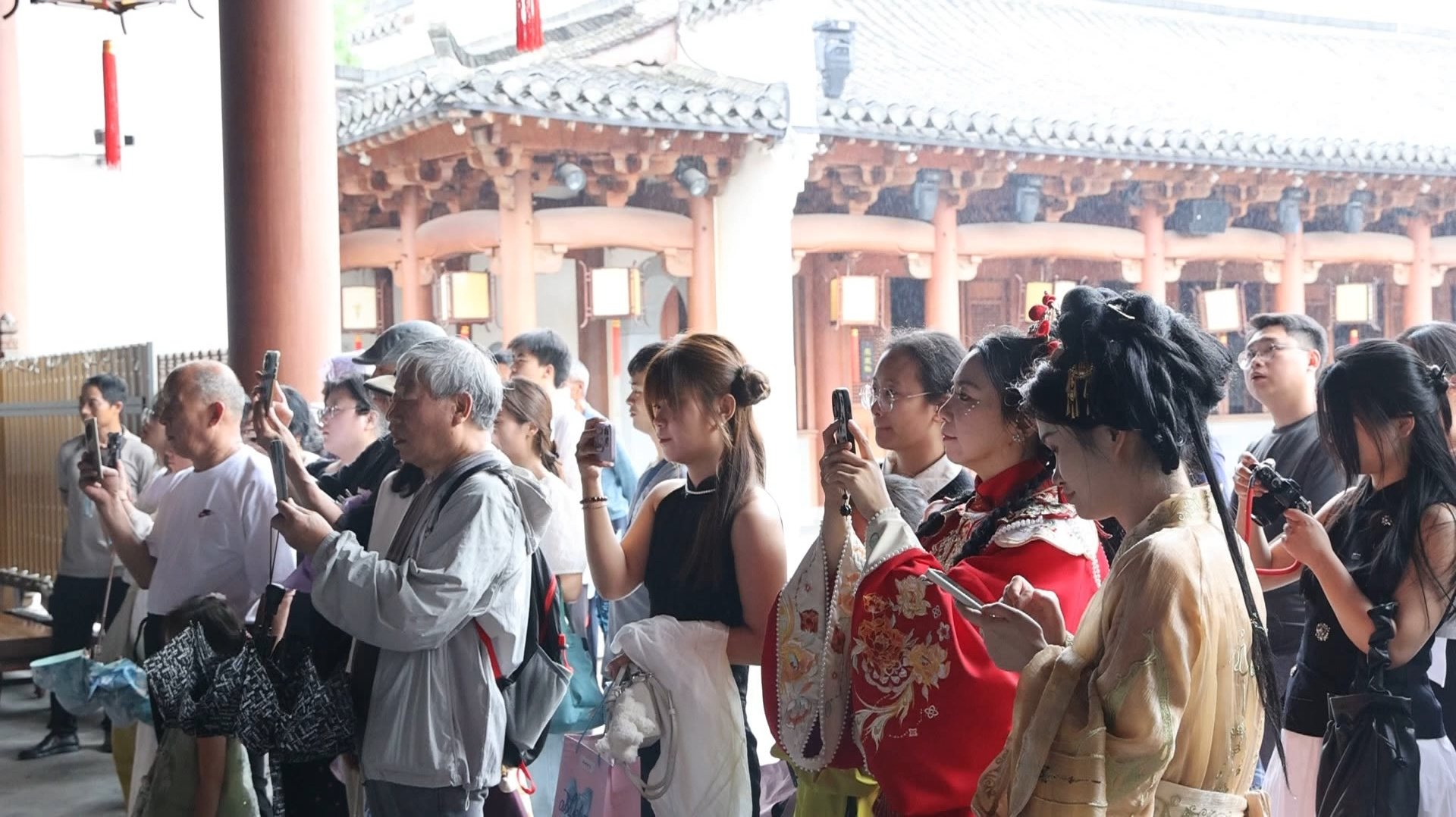 民俗非遺接連上演  皖歙縣徽州府衙成旅拍「熱地」