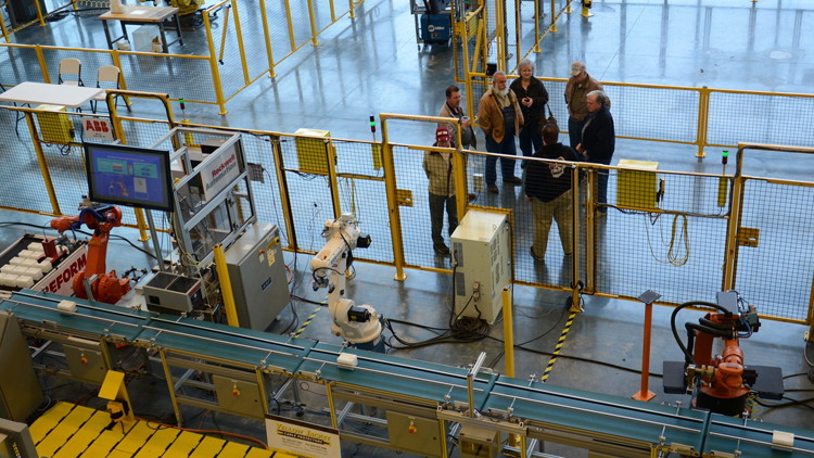 美國製造業活動連續第四個月萎縮 進口指標降至16年最低 道指早段跌近二百點