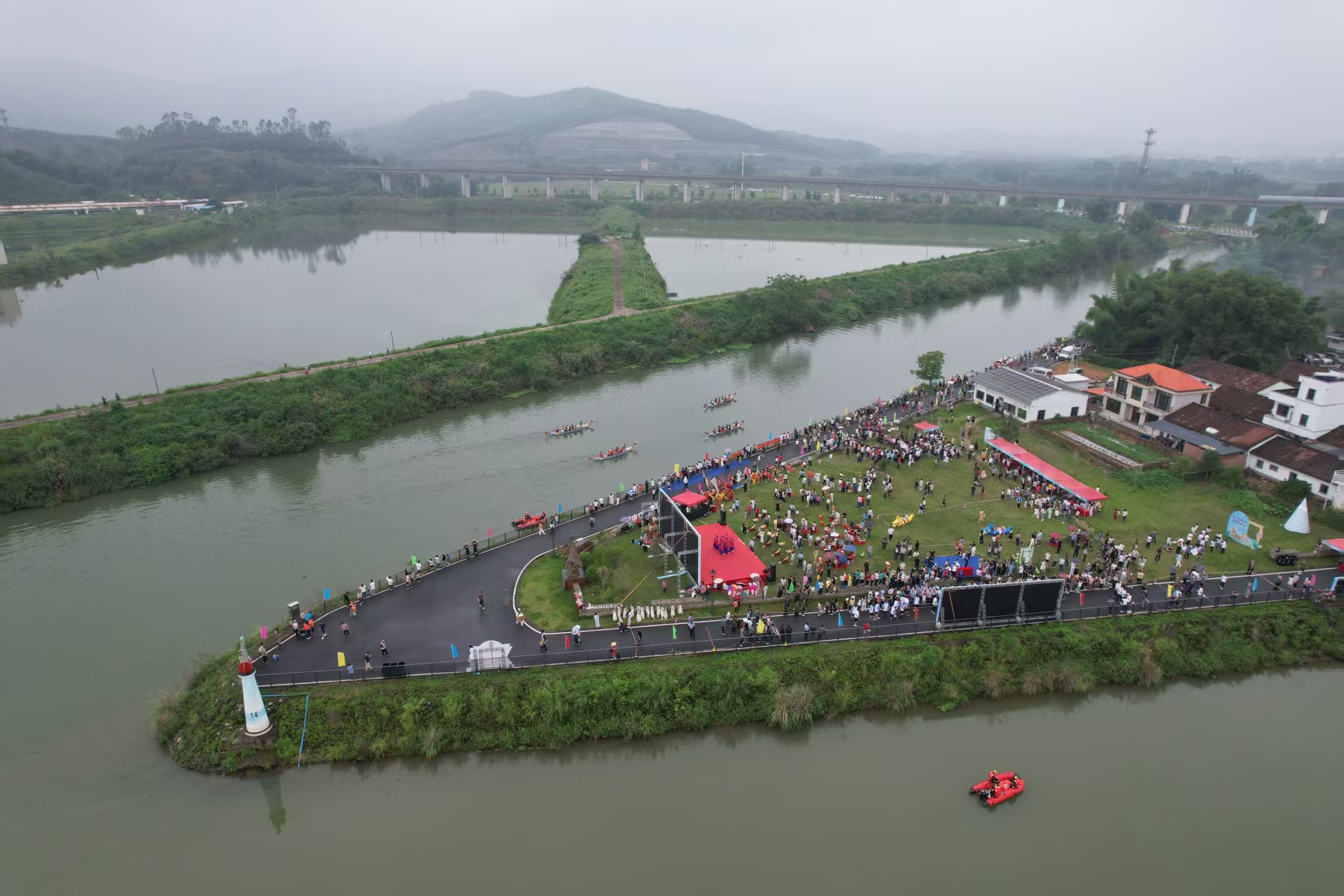 「粽情端午 龍騰武江」——廣東韶關武江區舉辦2025年龍舟文化活動暨百縣拔河賽