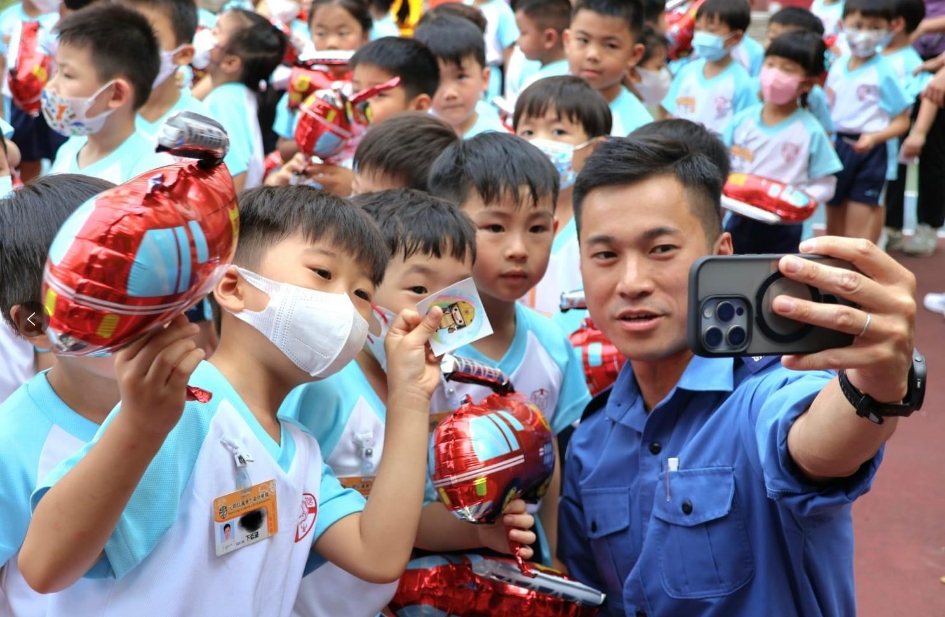 元朗幼稚園火警有序逃生 獲頒高級指揮官嘉許狀