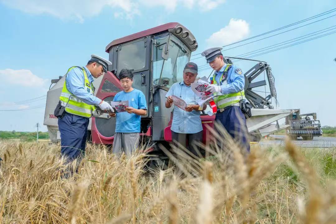 合肥蜀山：「安全禮包」送到麥收一線