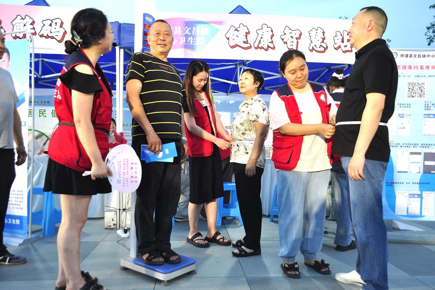 四川梓潼惠民「健康夜市」火熱 開啟百姓健康生活新體驗