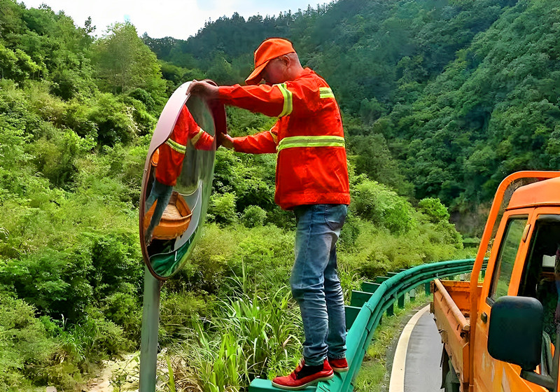 皖休寧縣：強化公路管護 全力護航考試季