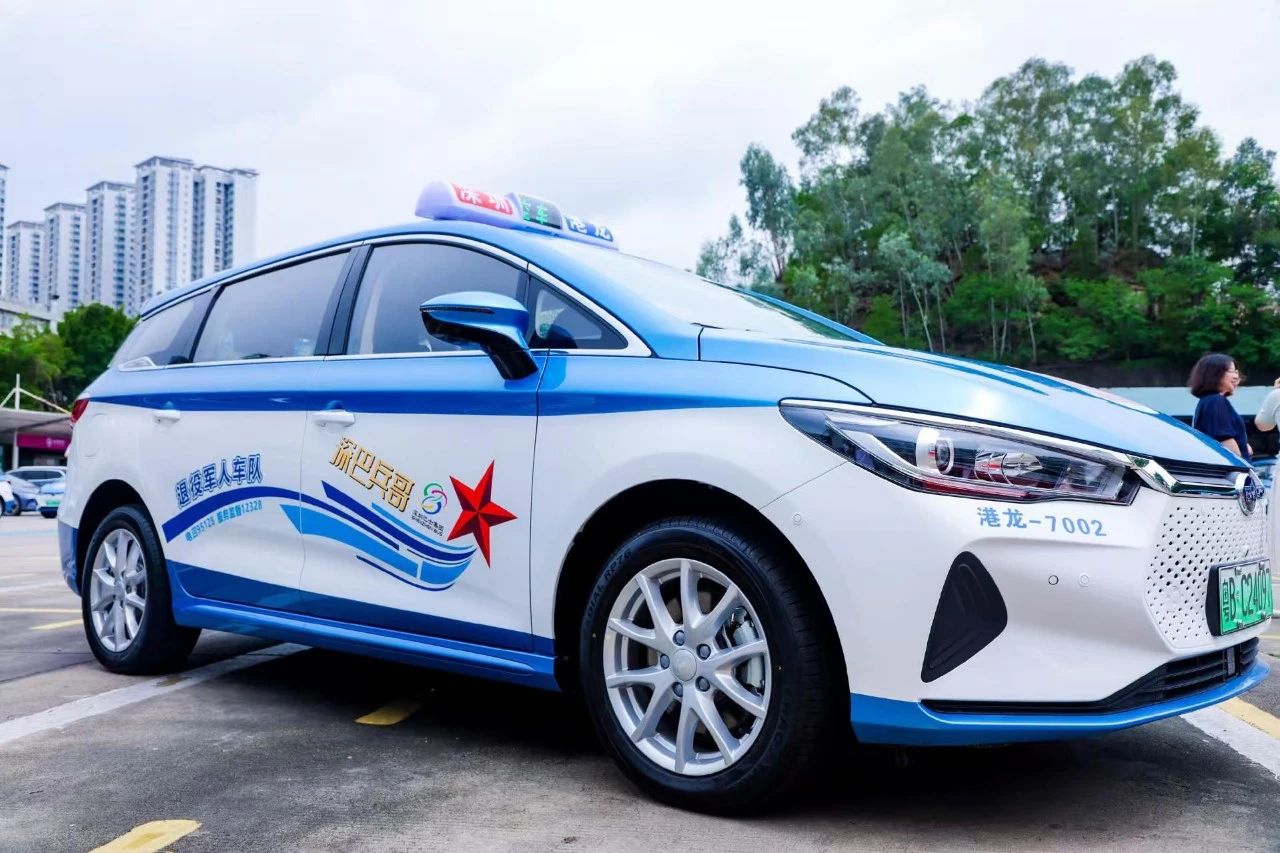 「深巴兵哥」愛心送考，可致電95128免費預約