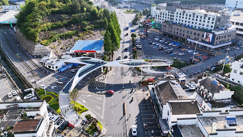 有片 | 黃山腳下首座人行天橋正式啟用