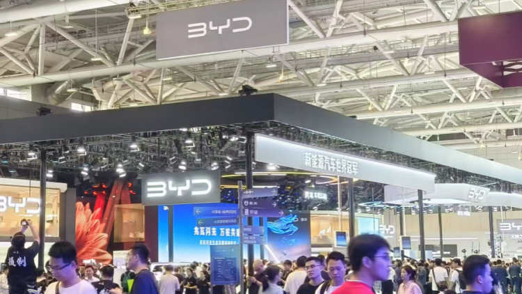 比亞迪股東大會上王傳福哽咽：我們從不拉踩別人，這是原則