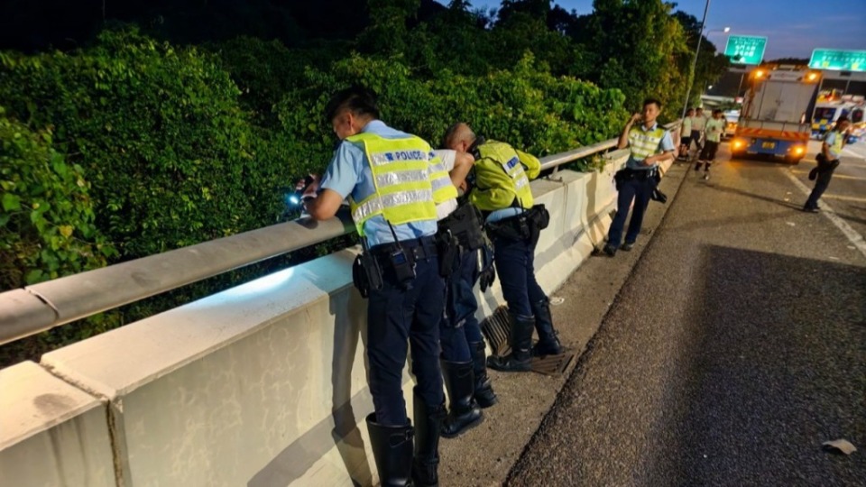 周一鳴傍晚探望深圳灣公路墮橋警員 指情況「暫時OK」