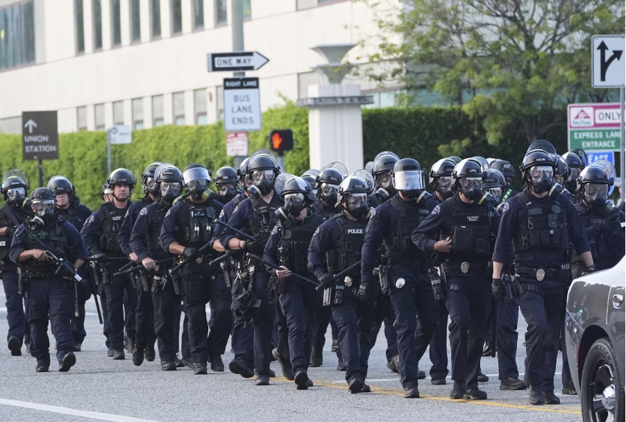 美聯邦當局洛杉磯搜捕非法移民逾百人被捕 防長稱或出動海軍陸戰隊