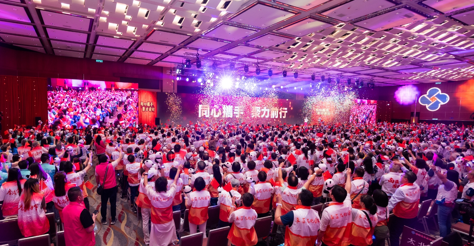 香港島各界聯合會、香港島各界社會服務基金會舉辦 「『同心攜手 聚力前行』傑出義工嘉許典禮」 團結義工力量共建美好社區