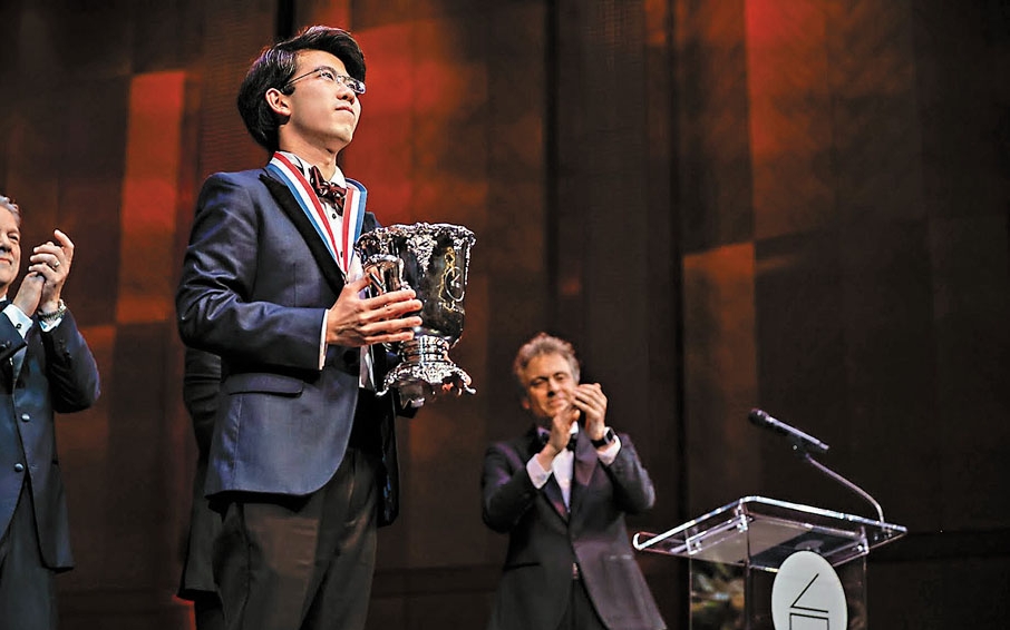 香港年輕鋼琴家沈靖韜奪范克萊本國際鋼琴賽冠軍