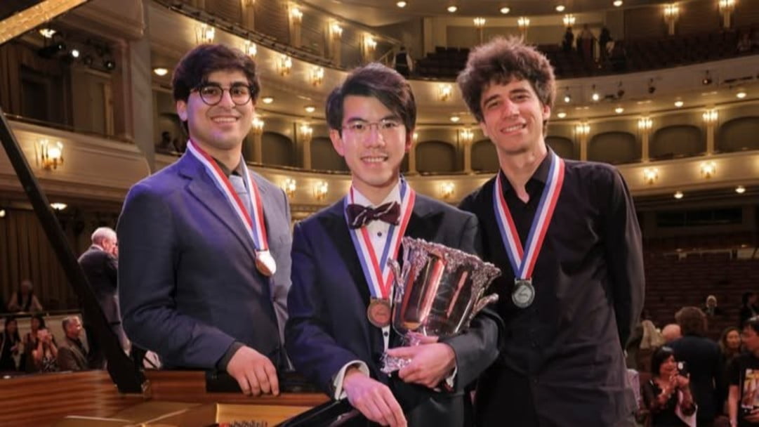 李家超祝賀沈靖韜獲國際大獎 冀在港辦演出