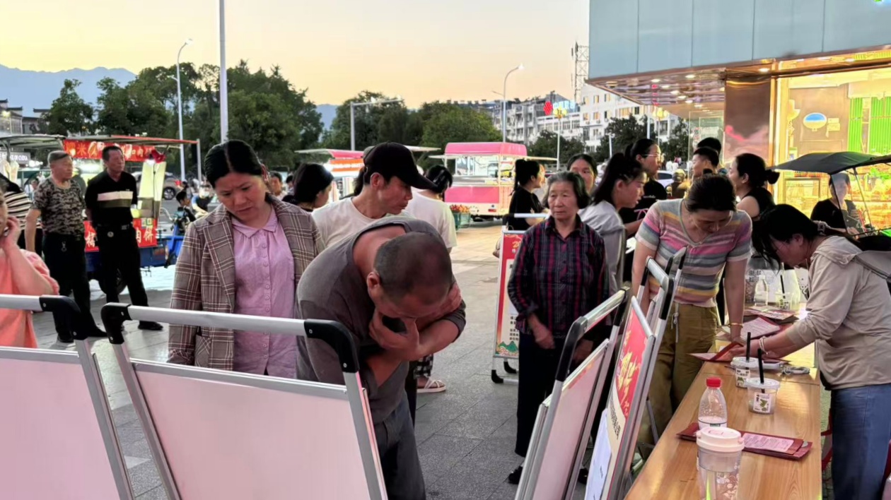 皖黟縣：「鄰工夜市」點亮「就業燈火」