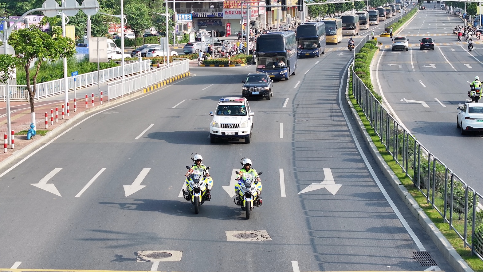 廣東警方投入逾十五萬警力護航高考