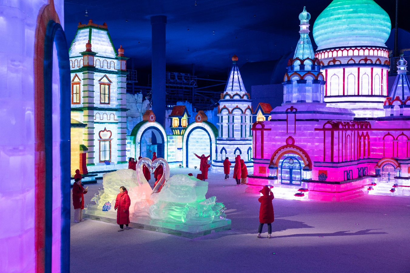 南方遊客扎堆來哈爾濱冰雪大世界夢幻冰雪館享獨一份清涼