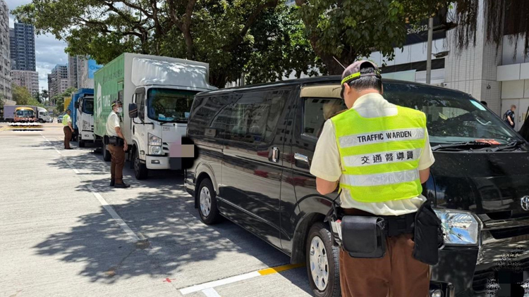 警方九龍城打擊交通違例事項 拘3男發逾900張告票