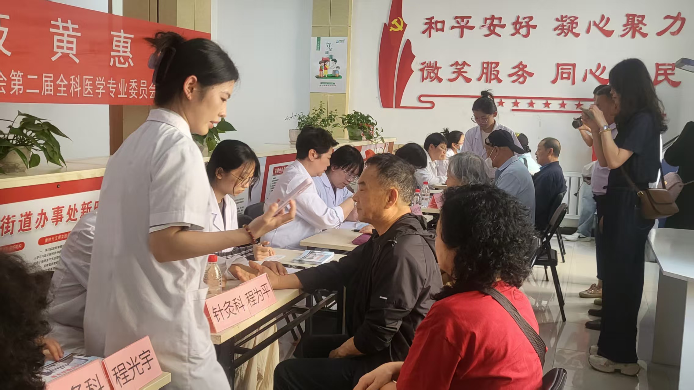 哈市香坊區和平路街道開展中醫藥文化進社區義診  惠及民生