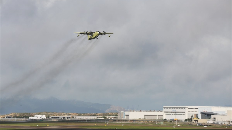 鯤能入海，龍可摶雲！珠海造AG600「乘風破浪」