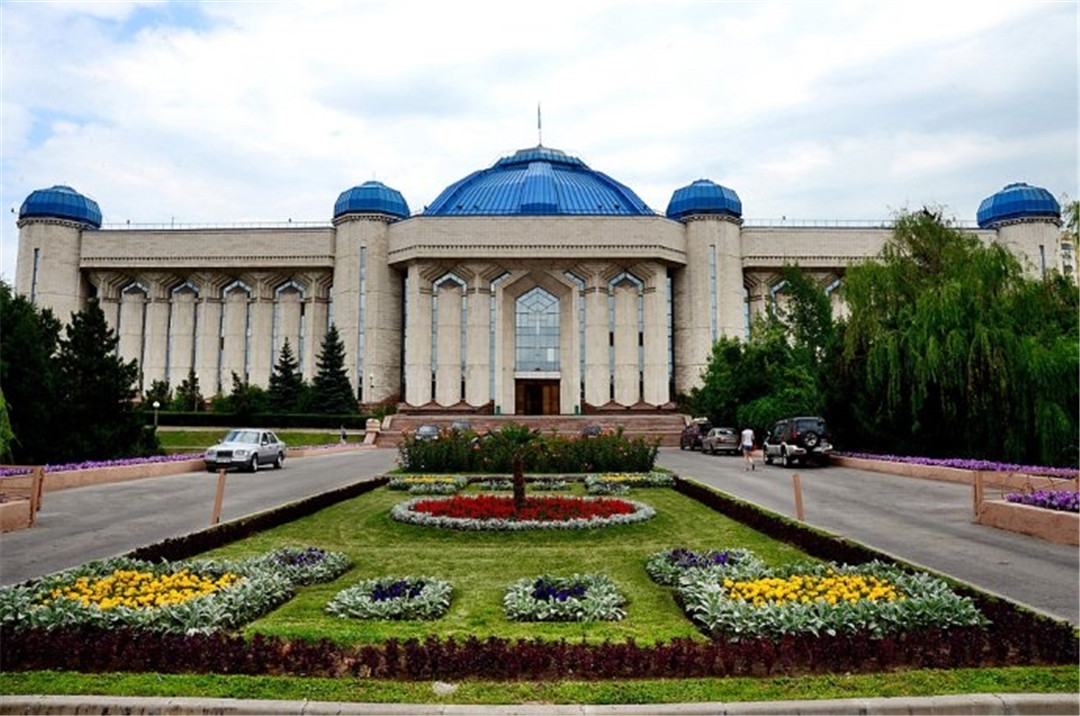 李堯治博士為「哈薩克斯坦中央國家博物館與國家博物館」題匾