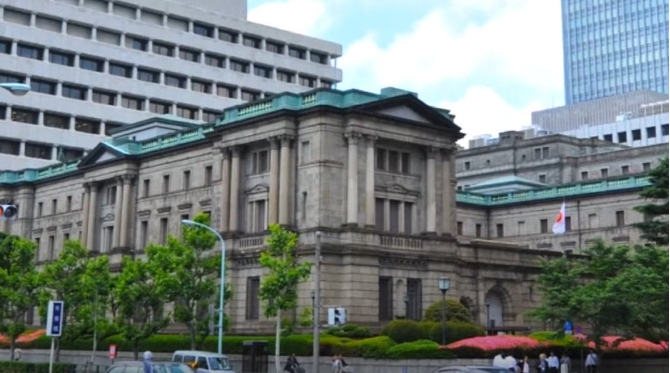 日本央行維持利率不變 明年次季起方放緩削減買債